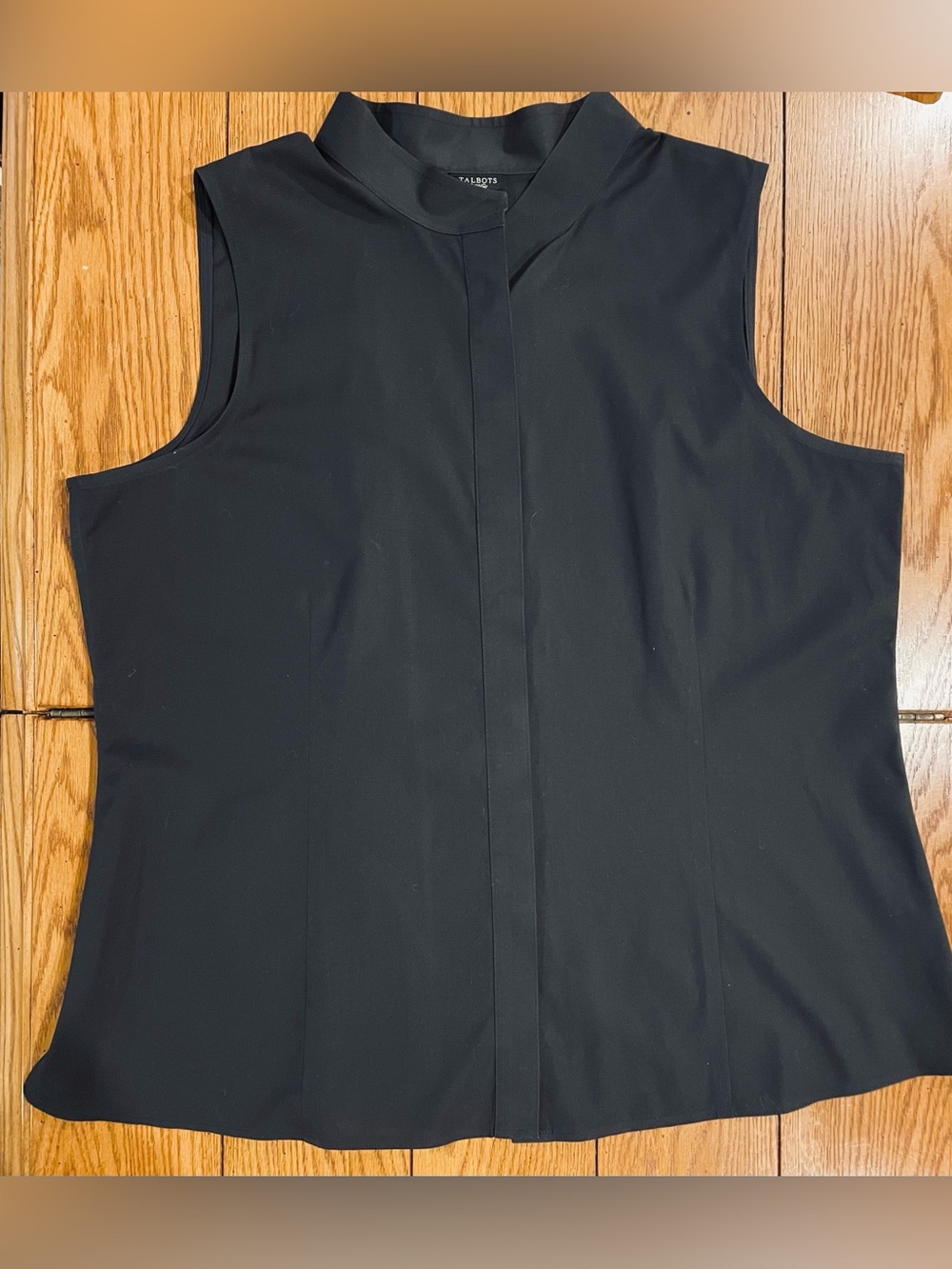 Talbots women’s black, sleeveless button down shirt, size 18, stand up collar